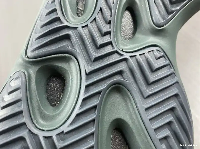 hype Yeezy GY4109 Boost Copfade Adidas 700 V3 0518